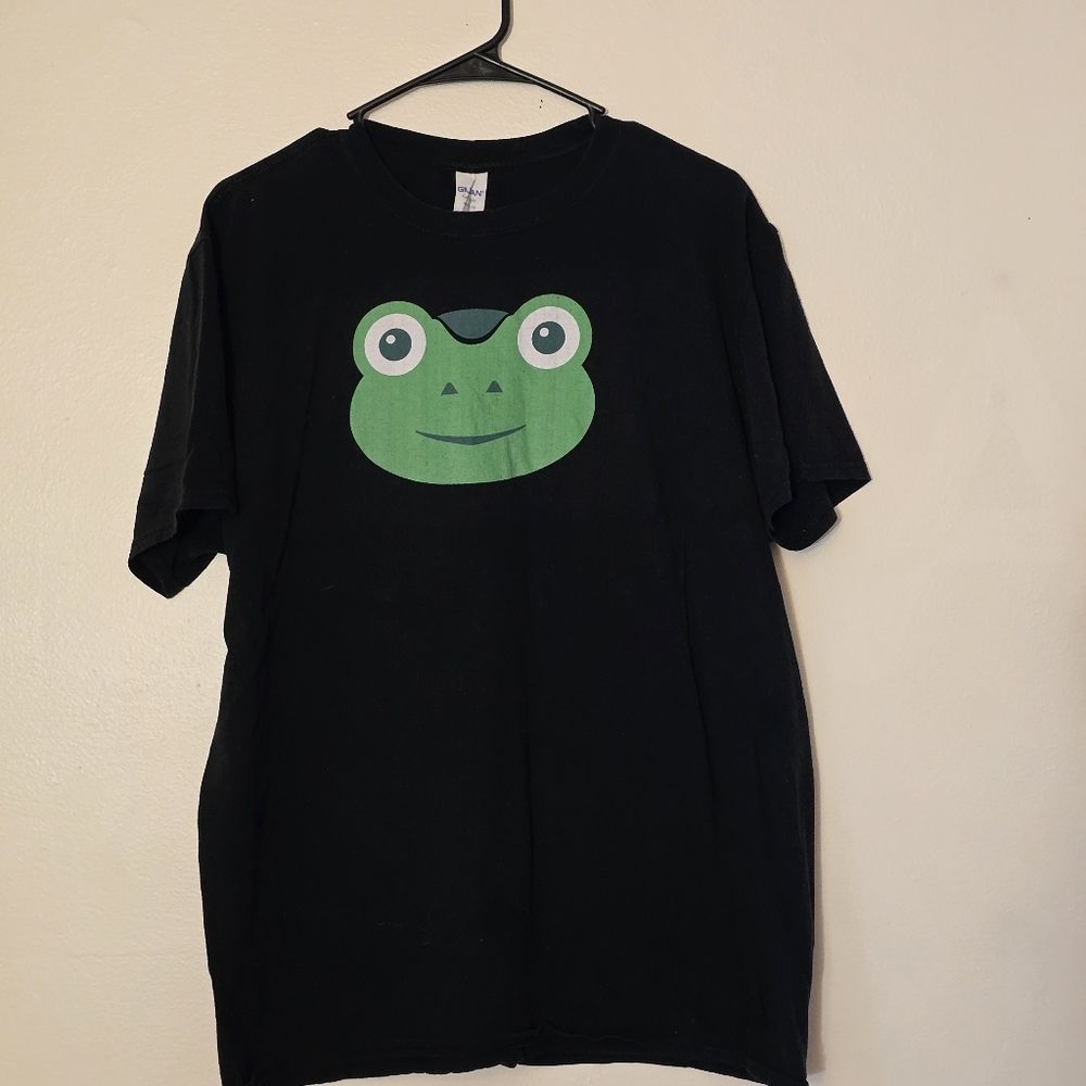 Gildan Men's XL Black Tee with Green Frog Design